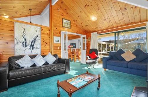 Waitahanui House | Five Mile Yay - Five Mile Bay Holiday Home