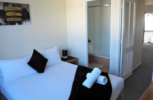 Orewa Hotel | Edgewater Motel