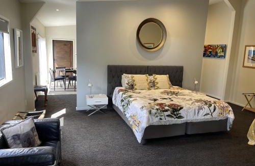 Tutukaka Cabin | Matapouri & Tutukaka Spectacular Coastal Views- Aroha Luxury Guest Suite