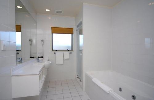 Anderson Park Hotel | Village Motel