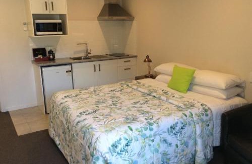 Taupo Hotel | Acacia Lake View Motel