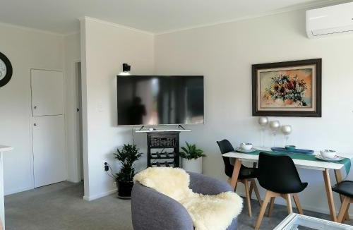 Takapuna Apartment | Centre Takapuna 2 Beds & Garage & Netflix
