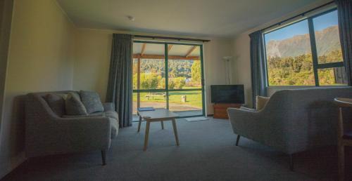 Fox Glacier Hotel | Rainforest Motel