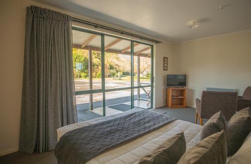 Fox Glacier Hotel | Rainforest Motel