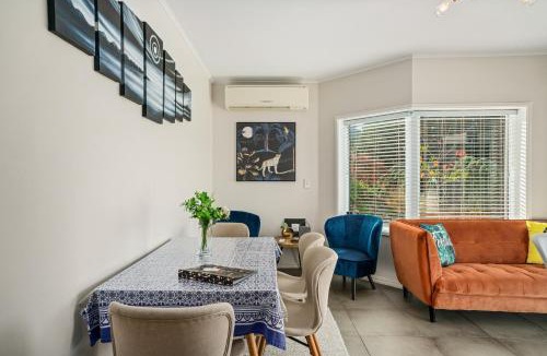 Fernhill House | Awesomely Lakeview Queenstown Home