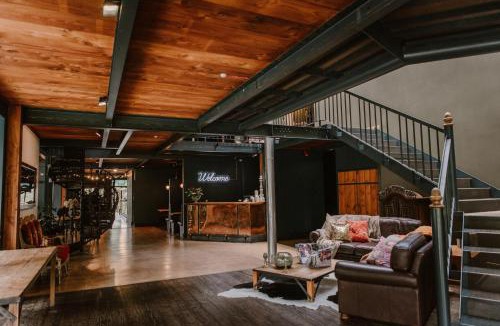 Tamahere Hotel | The Narrows Landing Hotel