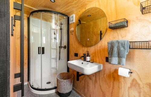 Carterton Bed & Breakfast | Stylish hideaway on High st Carterton