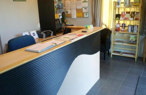 Saint Albans Hotel | Azena Suites & Apartment