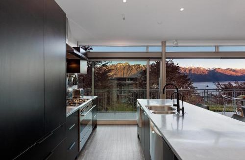 Fernhill House | Remarkable Escape Breathtaking Views with Hot Tub