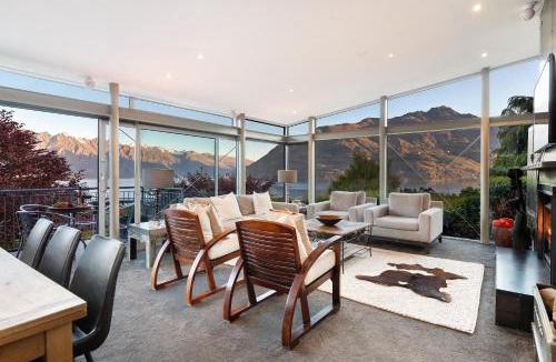 Fernhill House | Remarkable Escape Breathtaking Views with Hot Tub