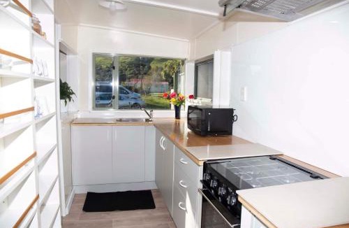 New Haven Hostel | Surat Bay Lodge, Motel and Backpackers