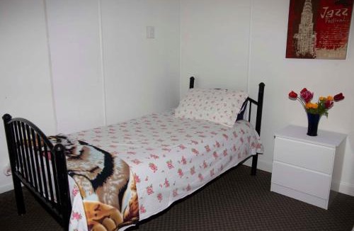New Haven Hostel | Surat Bay Lodge, Motel and Backpackers