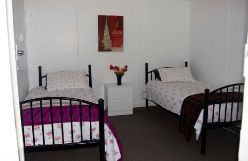 New Haven Hostel | Surat Bay Lodge, Motel and Backpackers