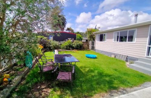 Otaki Beach House | Cosy Kiwi bach Kid and Pet friendly Beach house