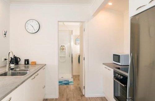 Hahei House | Hahei Beach Dolphin cottage