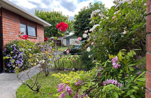 Palmerston North Bed & Breakfast | Charm on Chippendale Ensuite B&B