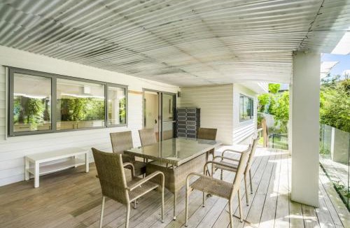 Greenhithe Apartment | Forest View Apartment with Parking and Garden