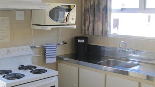 Lowburn Hotel | Cromwell Motel