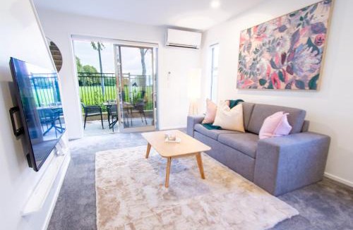 Upper Riccarton Apartment | 2 Bedrooms overlooking Park - Exquisite Views