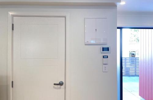 Johnsonville House | NO PARTY ALLOWED, Entire Brand New 3 bedroom townhouse, free unlimited fibre wifi and free parking