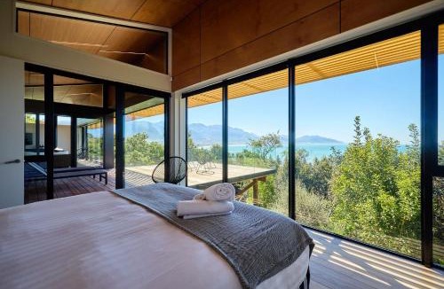 Kaikoura House | On The Edge, Luxury - KK43111