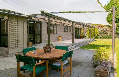 Nukuhau Bed & Breakfast | Lupin Lodge Bed & Breakfast