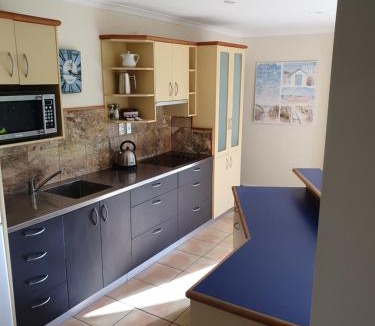 Whangamata Hotel | Breakers Motel