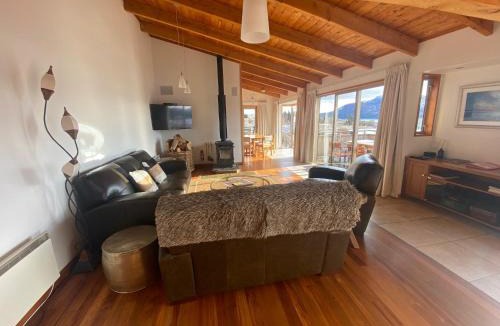 Tekapo Villa | Glacier Rock Lakeview House