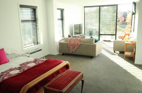 Te Rapa Apartment | Modern spacious Chartwell