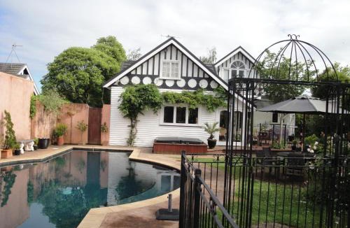 Hamilton East House | English Tudor House