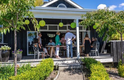 Warkworth Hotel | Woodhouse Mountain Lodge