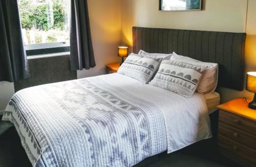 Albert Town Hostel | Zula Lodge