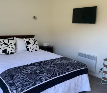 Kinloch Bed & Breakfast | Kinloch Lake & Golf Views
