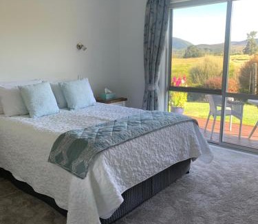 Kinloch Bed & Breakfast | Kinloch Lake & Golf Views