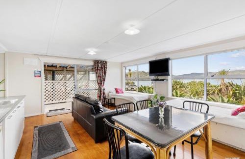 Tryphena Cabin | Tipi and Bobs Waterfront Lodge