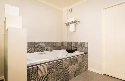 Napier Hotel | Pebble Beach Motor Inn