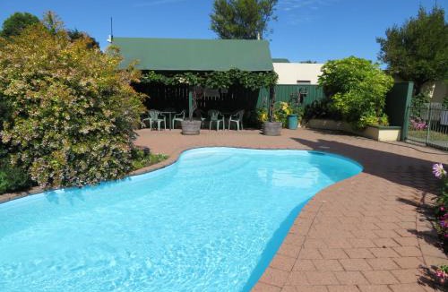 Springlands Hotel | Commodore Court Motel