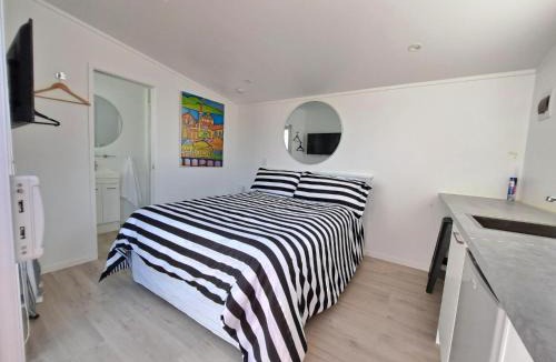 Mount Maunganui House | Pod bach on Tweed