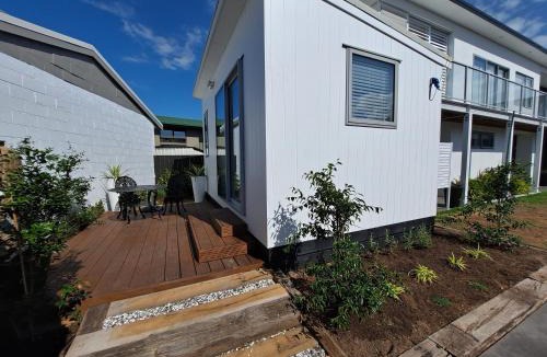 Mount Maunganui House | Pod bach on Tweed