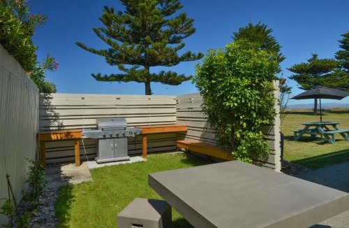 Gisborne Hotel | Whispering Sands Beachfront Motel