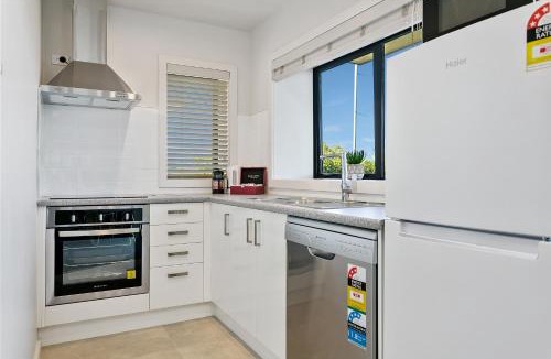Taupo Hotel | Acacia Lake View Motel