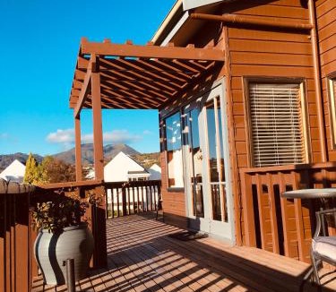 Two Mile Bay Hotel | Cascades Lakefront Motel