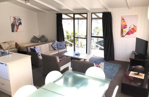 Ostend Hotel | Waiheke Island Motel