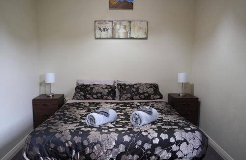 Buller District Hostel | Berlins cafe, bar and backpackers