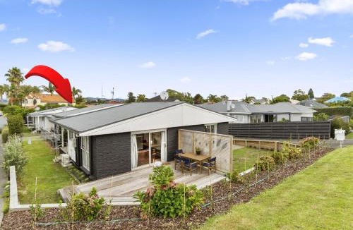 Tauranga South House | Styley on Briarley, can put extra mattresses in lounge for Aims