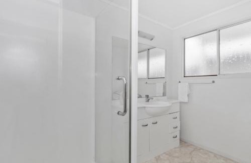 Tauranga South House | Styley on Briarley, can put extra mattresses in lounge for Aims