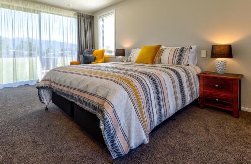 Te Anau Hotel | Annies on Milford