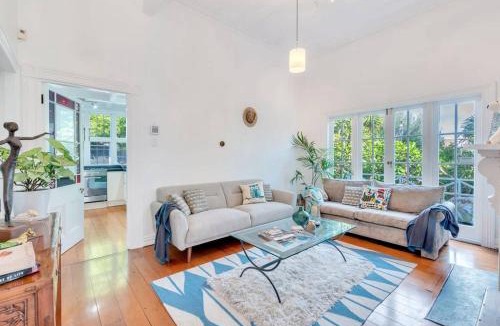 Ponsonby House | Classic Villa Retreat - Steps To Ponsonby Rd