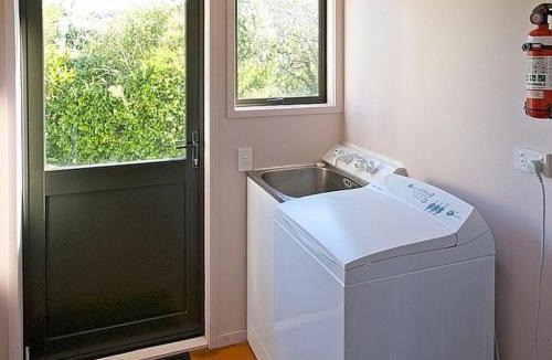 Hahei House | Rosemary Cottage - Hahei Holiday Home