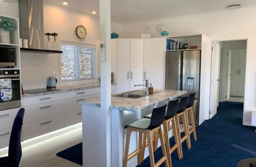 Coromandel House | Coromandel Town Harbourside Cottage Luxury Accommodation